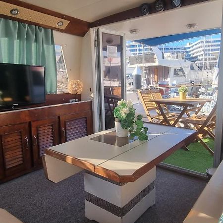 Готель Beautiful And Comfy Boat In Barcelona With Boat Tour Option Екстер'єр фото
