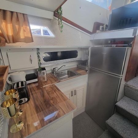Готель Beautiful And Comfy Boat In Barcelona With Boat Tour Option Екстер'єр фото