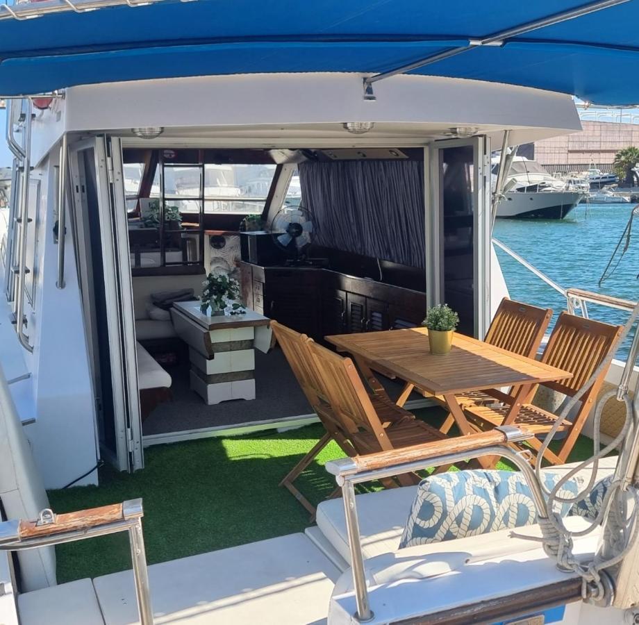 Готель Beautiful And Comfy Boat In Barcelona With Boat Tour Option Екстер'єр фото