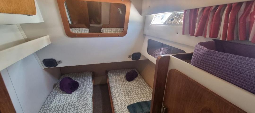 Готель Beautiful And Comfy Boat In Barcelona With Boat Tour Option Екстер'єр фото