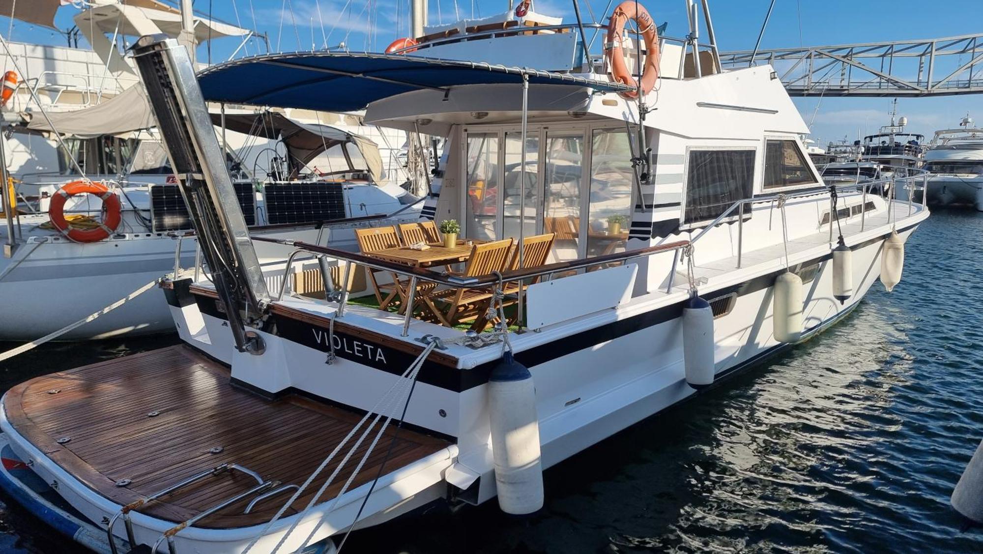 Готель Beautiful And Comfy Boat In Barcelona With Boat Tour Option Екстер'єр фото