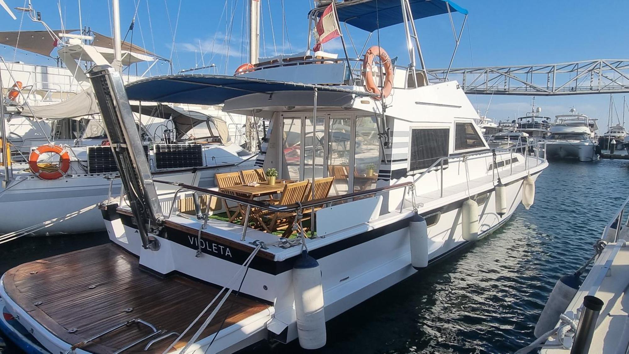 Готель Beautiful And Comfy Boat In Barcelona With Boat Tour Option Екстер'єр фото