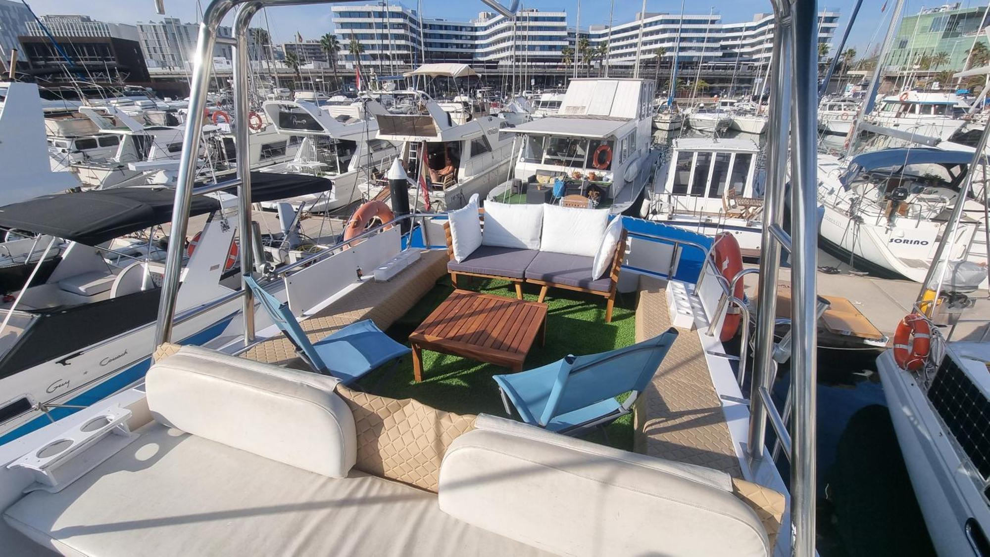 Готель Beautiful And Comfy Boat In Barcelona With Boat Tour Option Екстер'єр фото