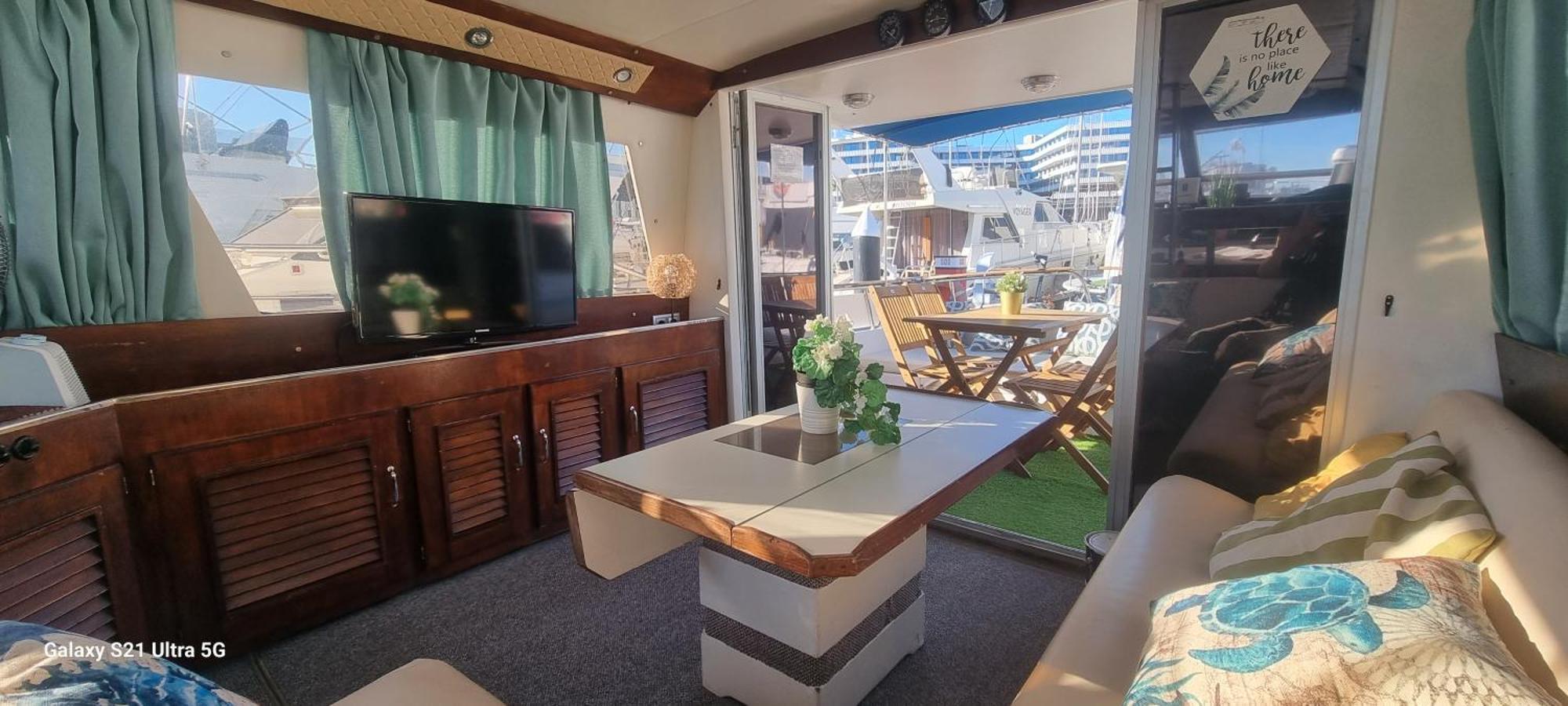 Готель Beautiful And Comfy Boat In Barcelona With Boat Tour Option Екстер'єр фото
