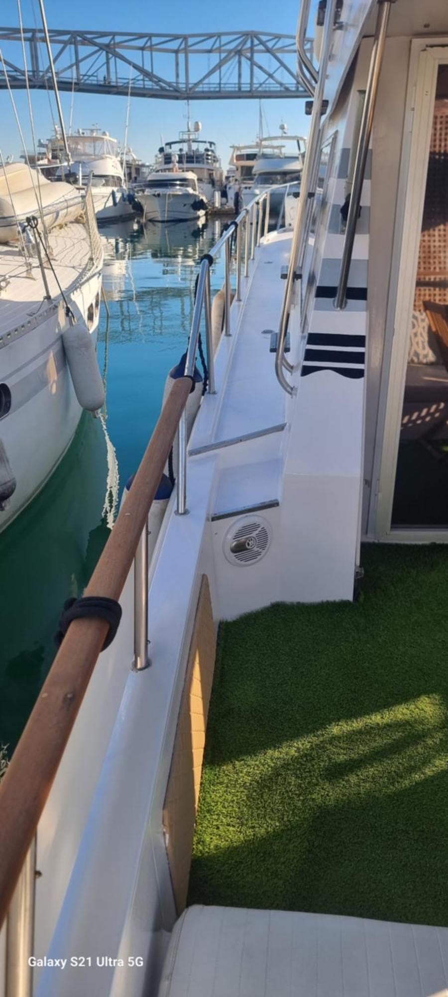 Готель Beautiful And Comfy Boat In Barcelona With Boat Tour Option Екстер'єр фото