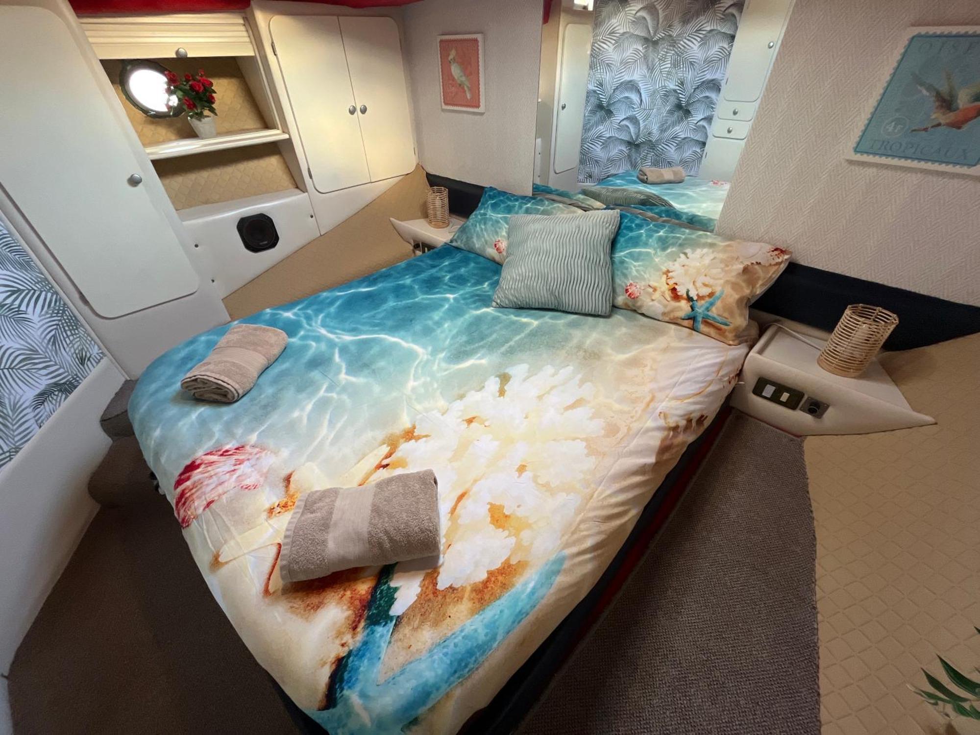 Готель Beautiful And Comfy Boat In Barcelona With Boat Tour Option Екстер'єр фото