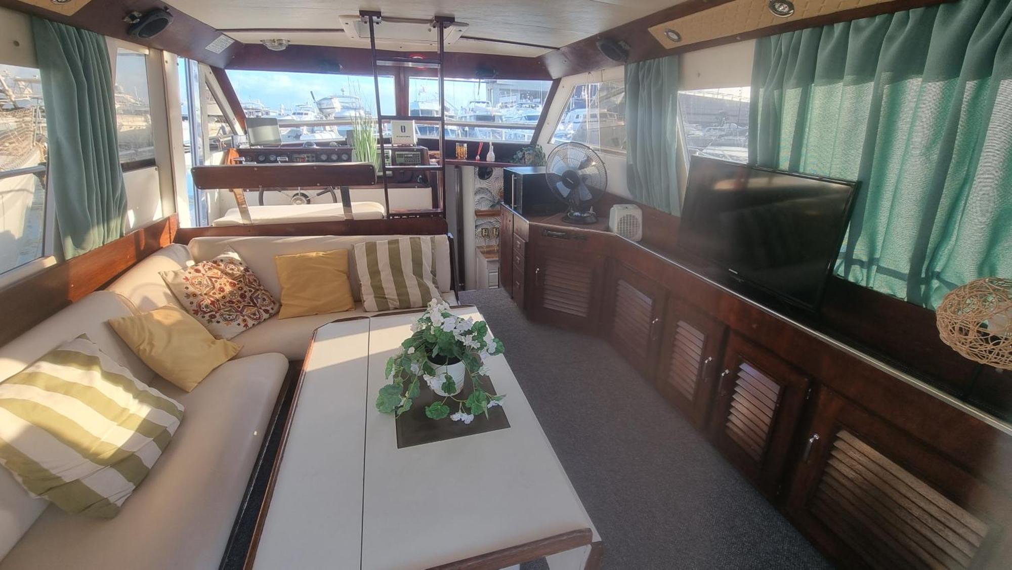 Готель Beautiful And Comfy Boat In Barcelona With Boat Tour Option Екстер'єр фото